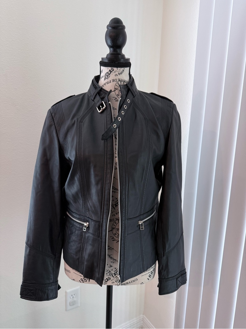 Renzo Acosta Women's Black Genuine Leather Buckle-Trim Moto Jacket
